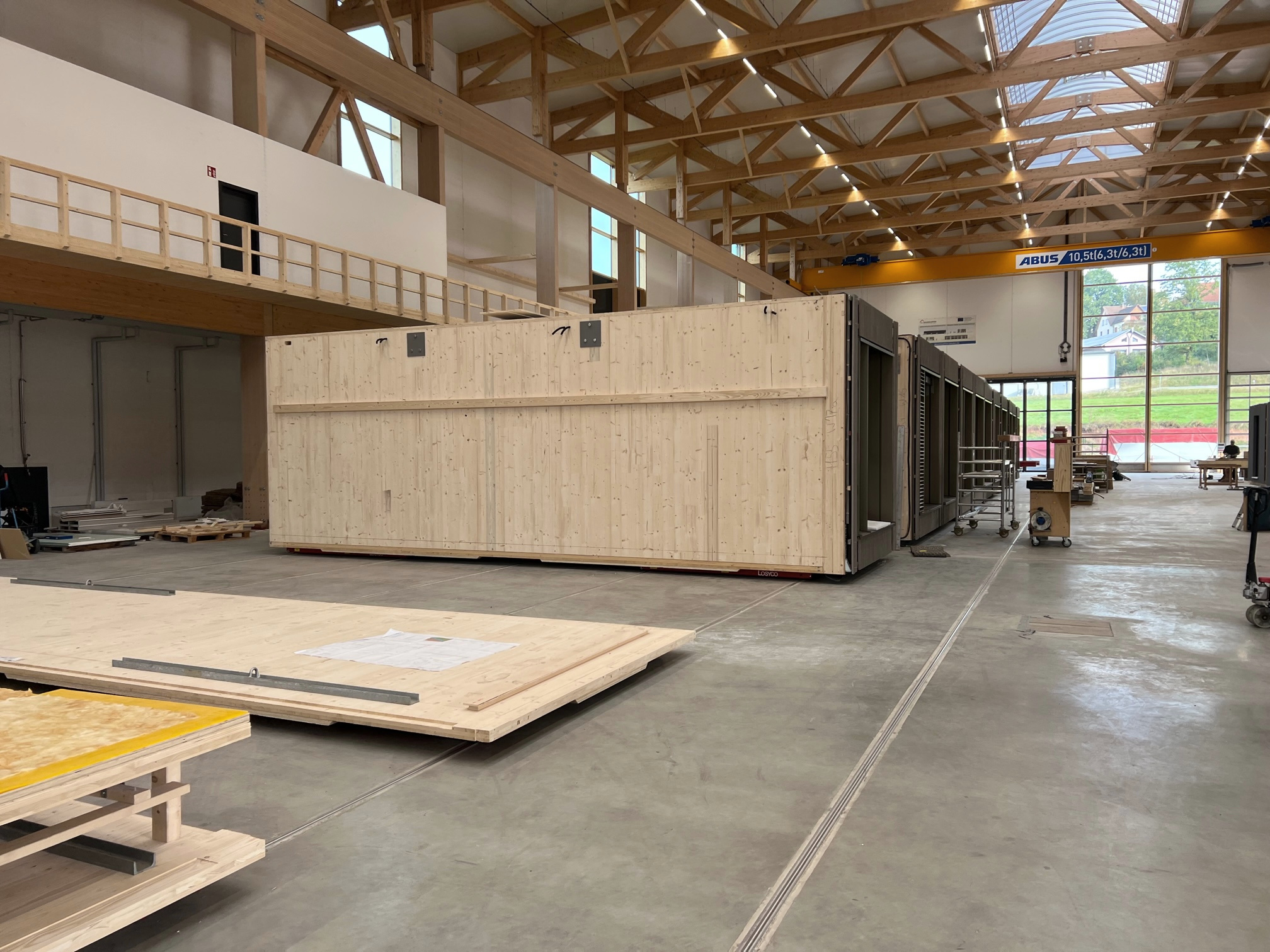 Modularer Holzbau
auf sechs Spuren