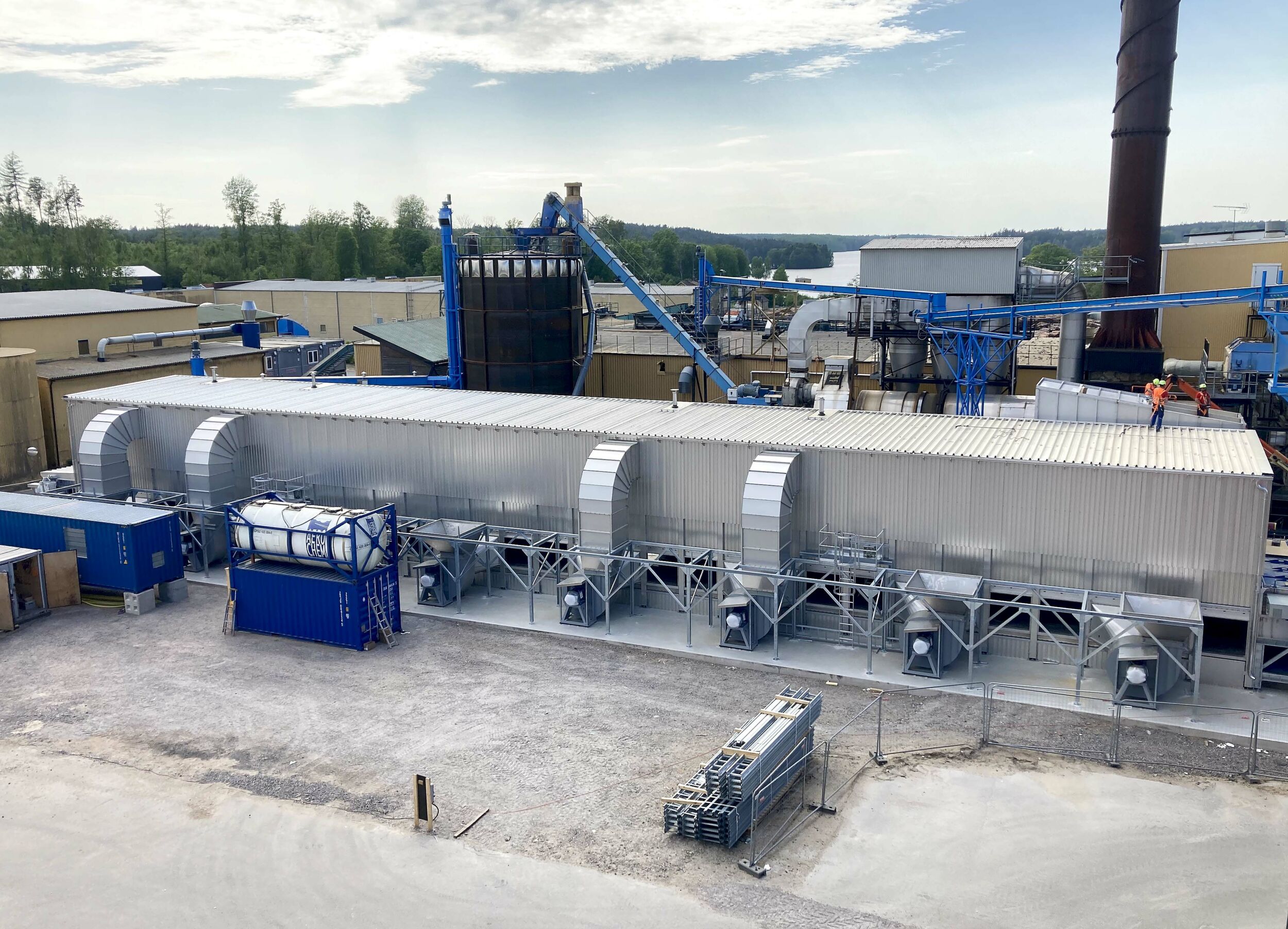 Trockene Späne in skandinavischer Kälte