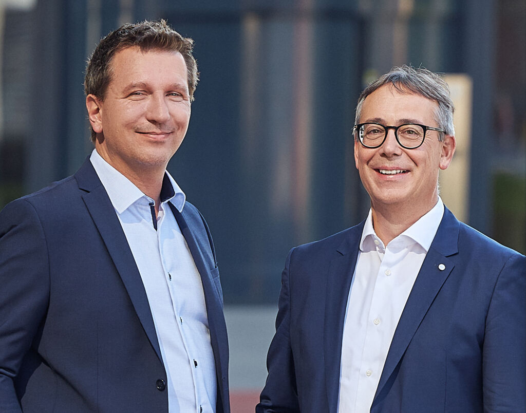 Blum veröffentlicht ersten Nachhaltigkeitsbericht 1 Für Geschäftsführer Philipp Blum und Gerhard Humpeler, Verantwortlicher für Nachhaltigkeit und Mitglied der Geschäftsleitung, ist die Offenlegung nachhaltiger Informationen ein wichtiger Schritt, die Ziele des EU Green Deal zu erreichen.