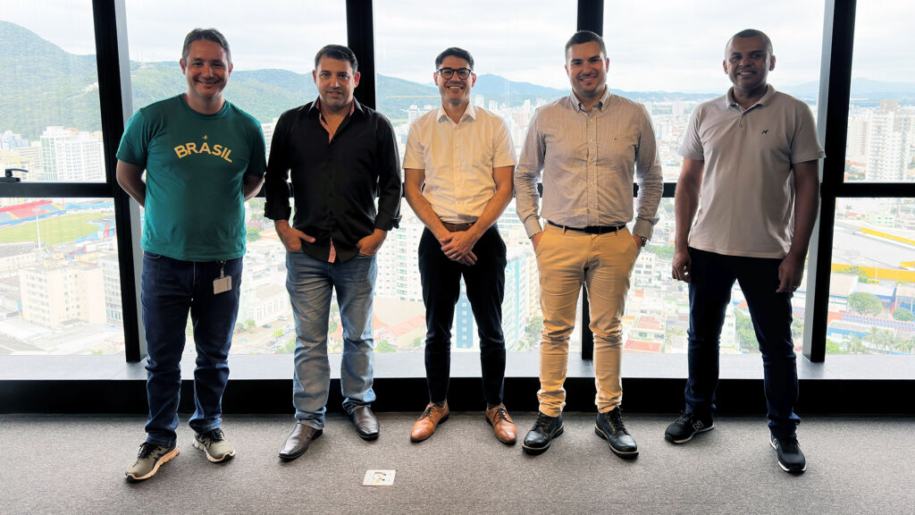 Dieffenbacher in Lateinamerika neu aufgestellt 1 v.l.n.r.: Thiago Furbino Soares, Evandro Rodrigo Satyrio da Rocha, Diego Coelho de Oliveira, Bruno de Oliveira und Ivan Dos Santos Oliveira.