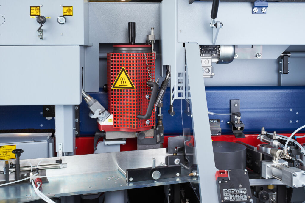 Live und mit Kante 3 CombiMelt, das Herzstück der Ott-Kantenanleimmaschinen