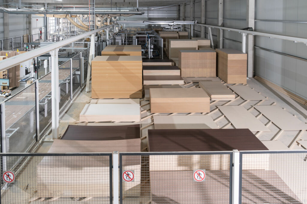 Zugeschnitten auf den Benchmark 2 Das Storeteq P-500 fungiert als Lager für die Zuschnittzelle, aber auch für die gesamte Produktion.