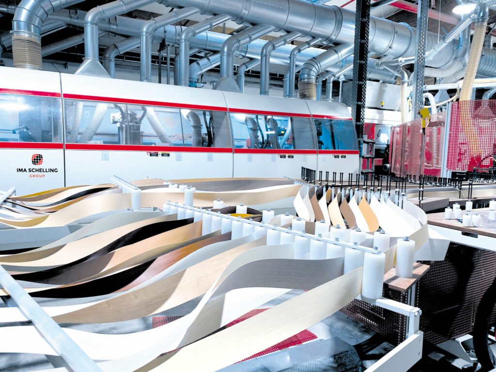 Türenmaschine – Die erste ihrer Art 1 IMA Schelling Tuerenfertigung