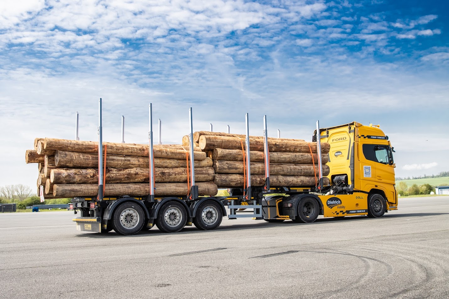 Sattelauflieger für Kurzholzlogistik