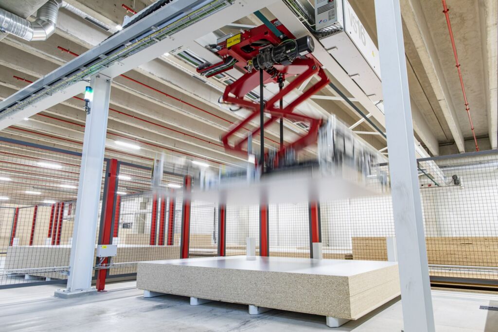 Erfolgsfaktor Variantenmanagement 2 Automatisiertes Plattenlager mit Zuschnittoptimierung sowie angebundenem, automatisiertem Blechbearbeitungszentrum:
Reiss erzielt mit VlexPlus eine effiziente Wertschöpfung.