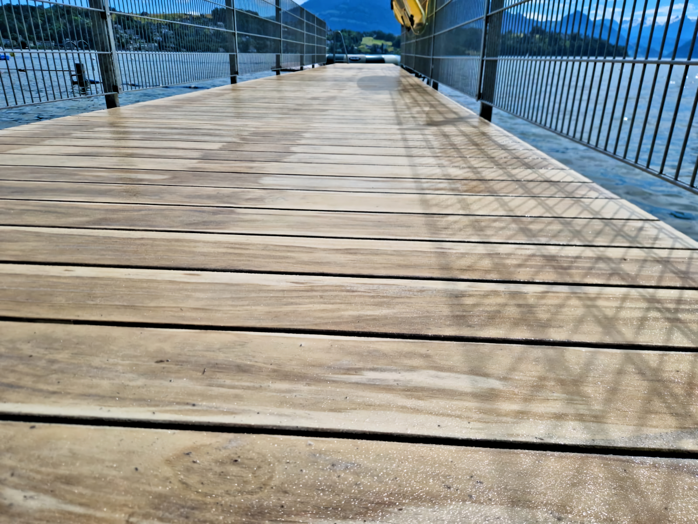 Was tun bei rutschigen Holzoberflächen?