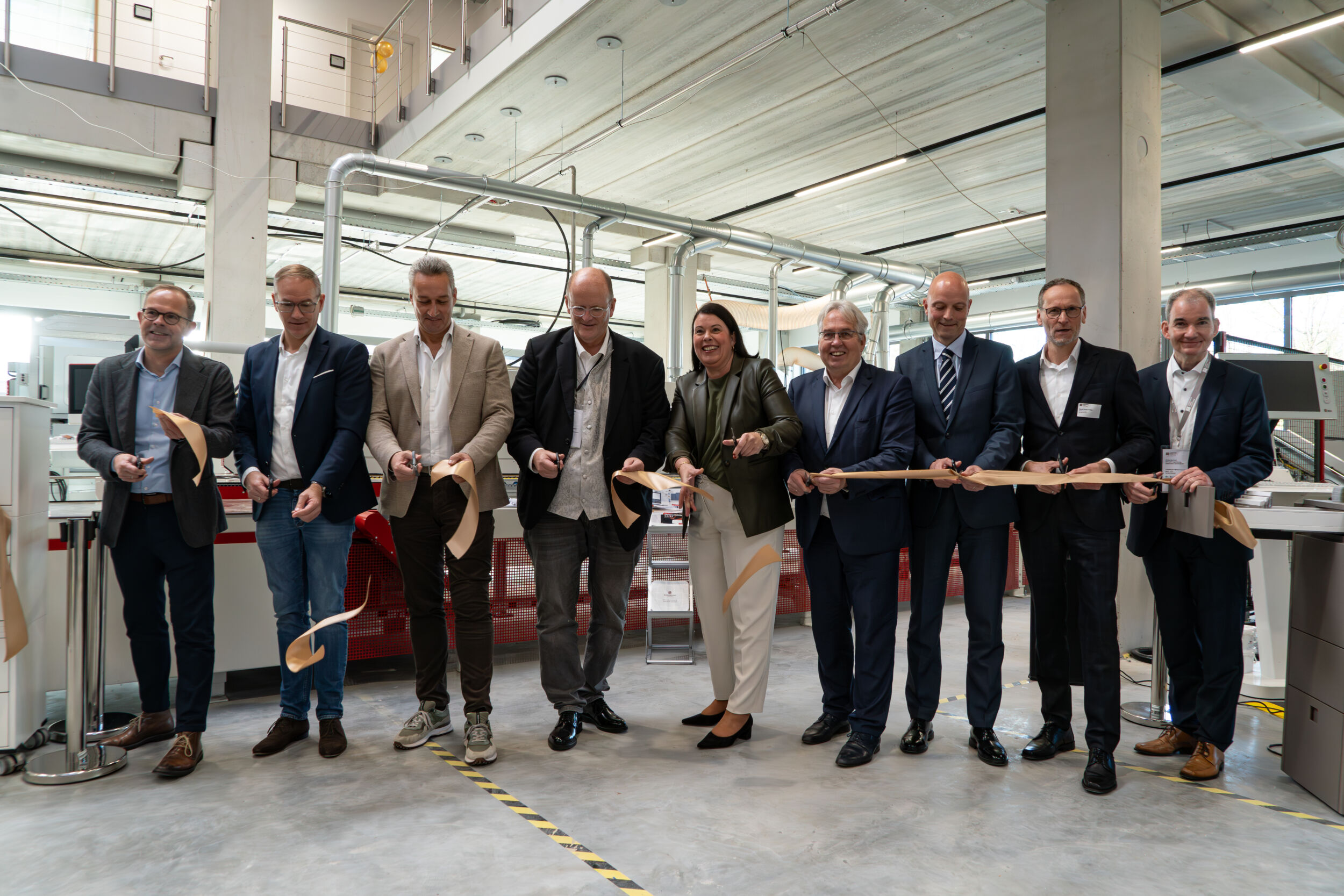 Hettich ist Technologiepartner der Lehrfabrik Möbelindustrie