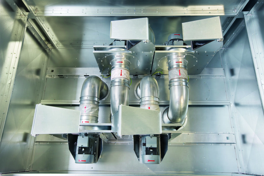 Energieeffizient dank Kaskadensystem 1 Blick in den Ventilatorenraum einer Validus-Filteranlage mit Kaskadenventilatoren