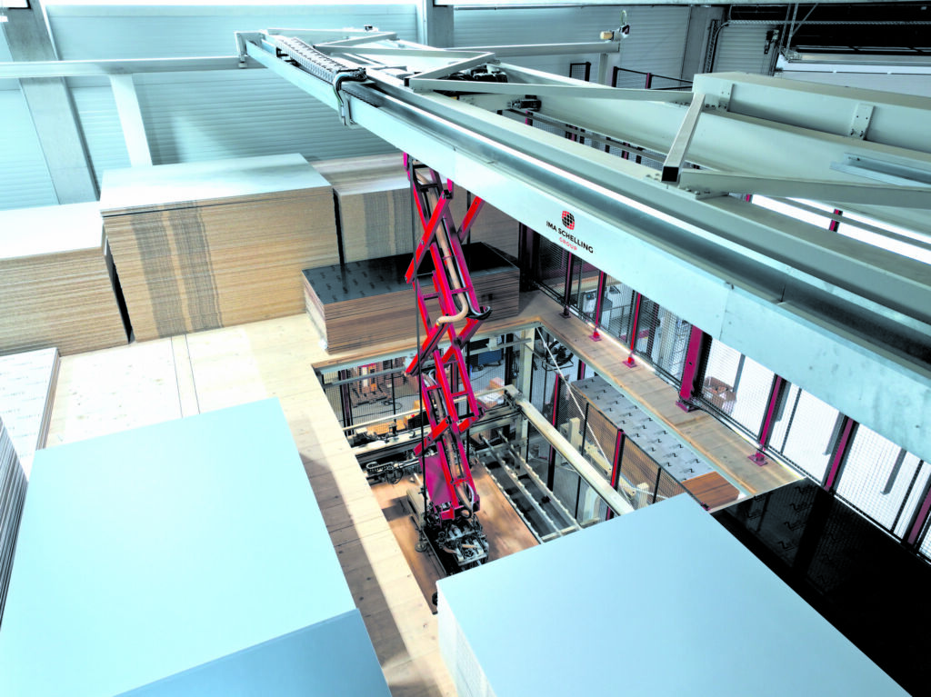 Bühne frei für Badezimmerträume 3 Bei der Konzeption des Materiallagers stand das Thema Sicherheit ganz oben auf der Agenda: Sensoren überwachen Gewicht, Größe, Ausrichtung und Lage der Platten.