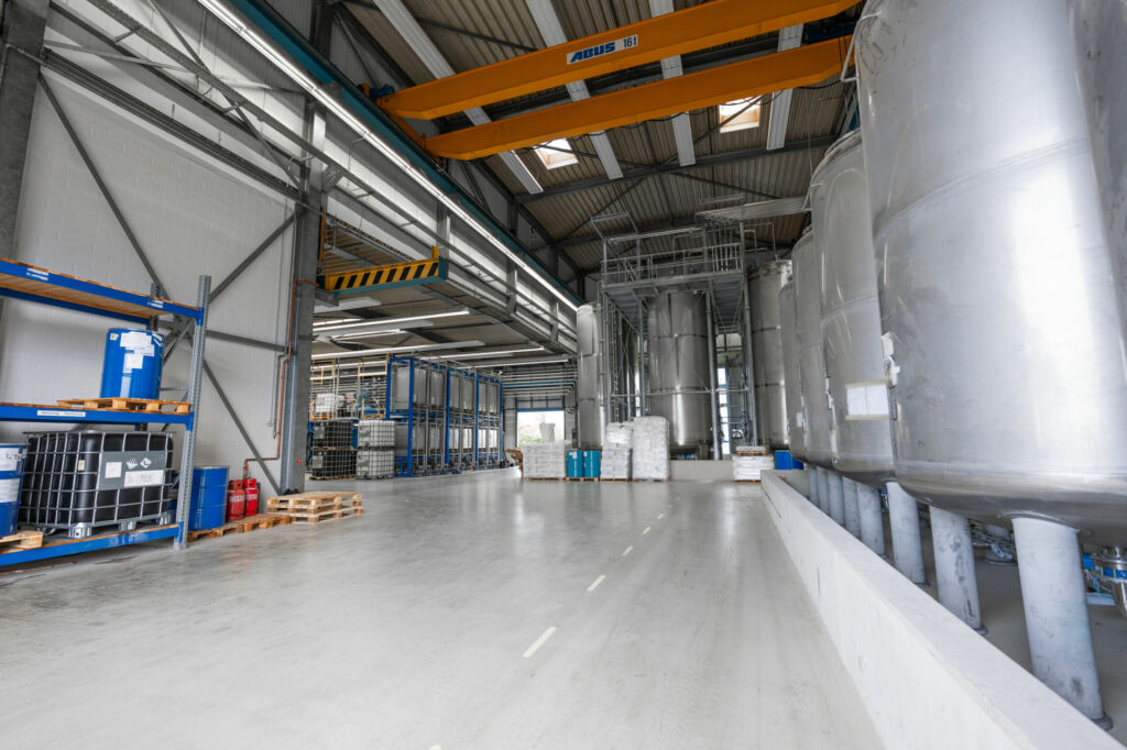 Plantag eröffnet neue Produktionsstätte 1 342410 Bild 1 Ansicht Tanklager