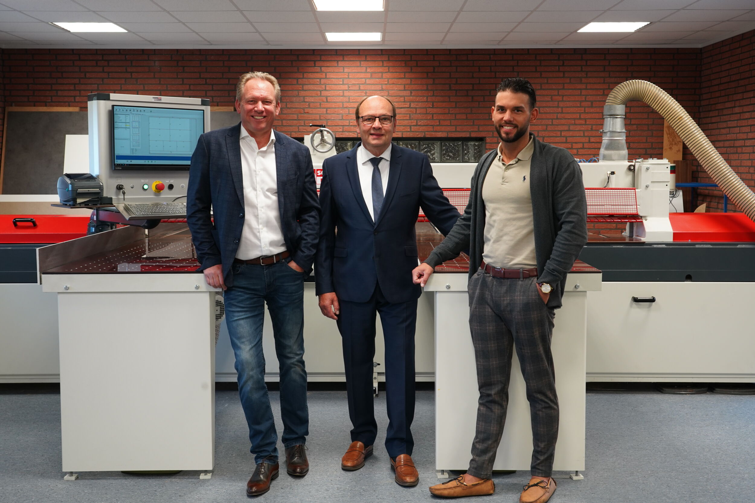 "Wir sind nicht nur
Geschäftsführer, sondern Partner" Seit September ist die Koch-Geschäftsführung zu dritt: Frank Pickel, Christian Koch und Kevin David Brasel leiten die Geschicke des Unternehmens.