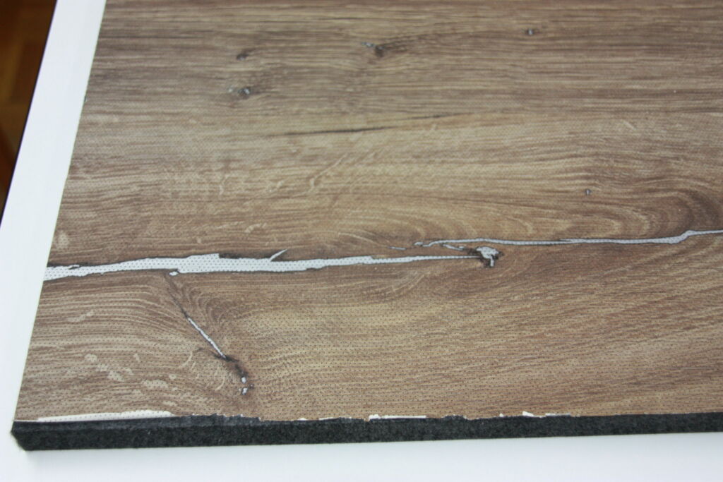 Gestanzt, nicht gebohrt 3 Aufbau eines Wandpaneels mit Trägerplatte und mikroperforierten Deckschichten