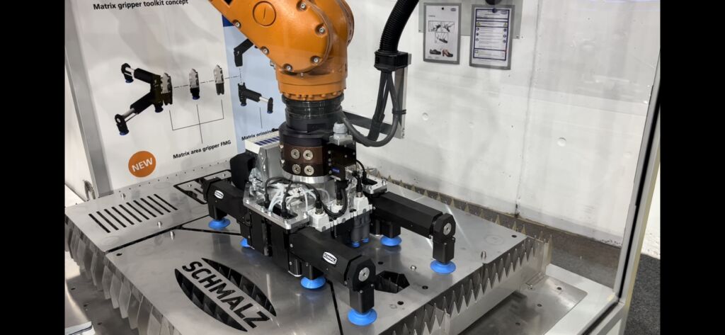 Flächengreifer für alle Geometrien 1 Durch den modularen Aufbau kann der FMG beinahe jede Geometrie greifen.