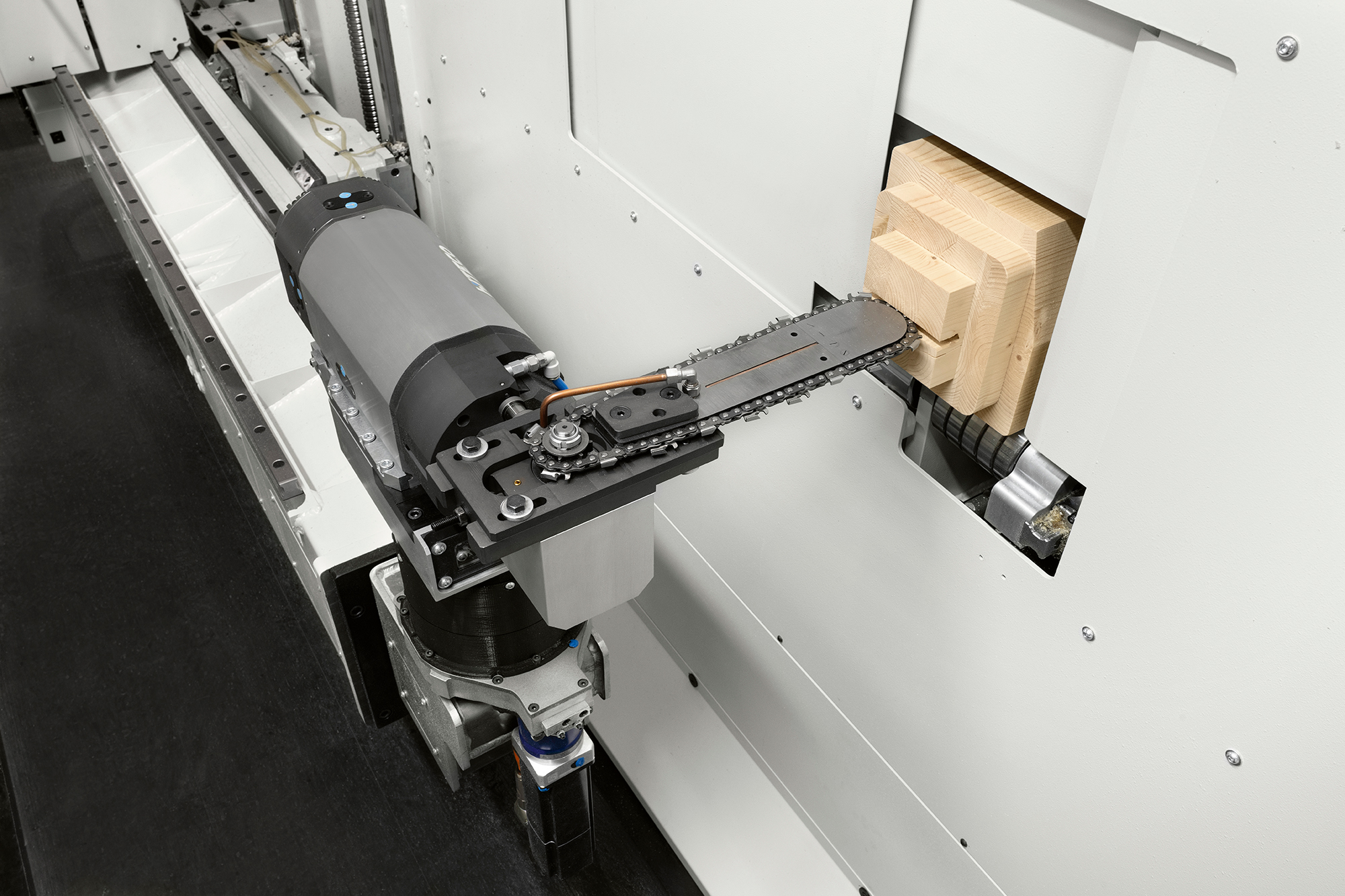 Open-House-Event mit Abbundanlage im Fokus Im Fokus der Timber Construction Days steht die Oikos XS 650, optimiert für Balken bis 650x310mm.