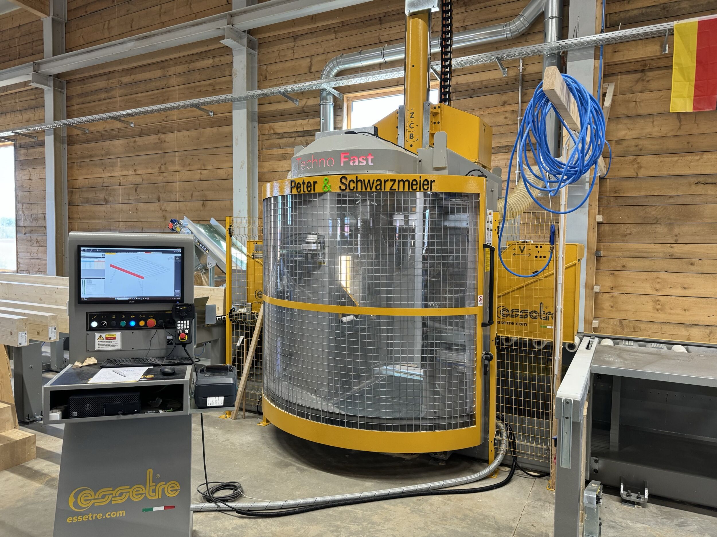 Von der Schraubzwinge zum Knopfdruck Mit der neuen Halle kam auch die Techno Fast. Für sie musste nicht einmal eine Ausschachtung im Boden angelegt werden.