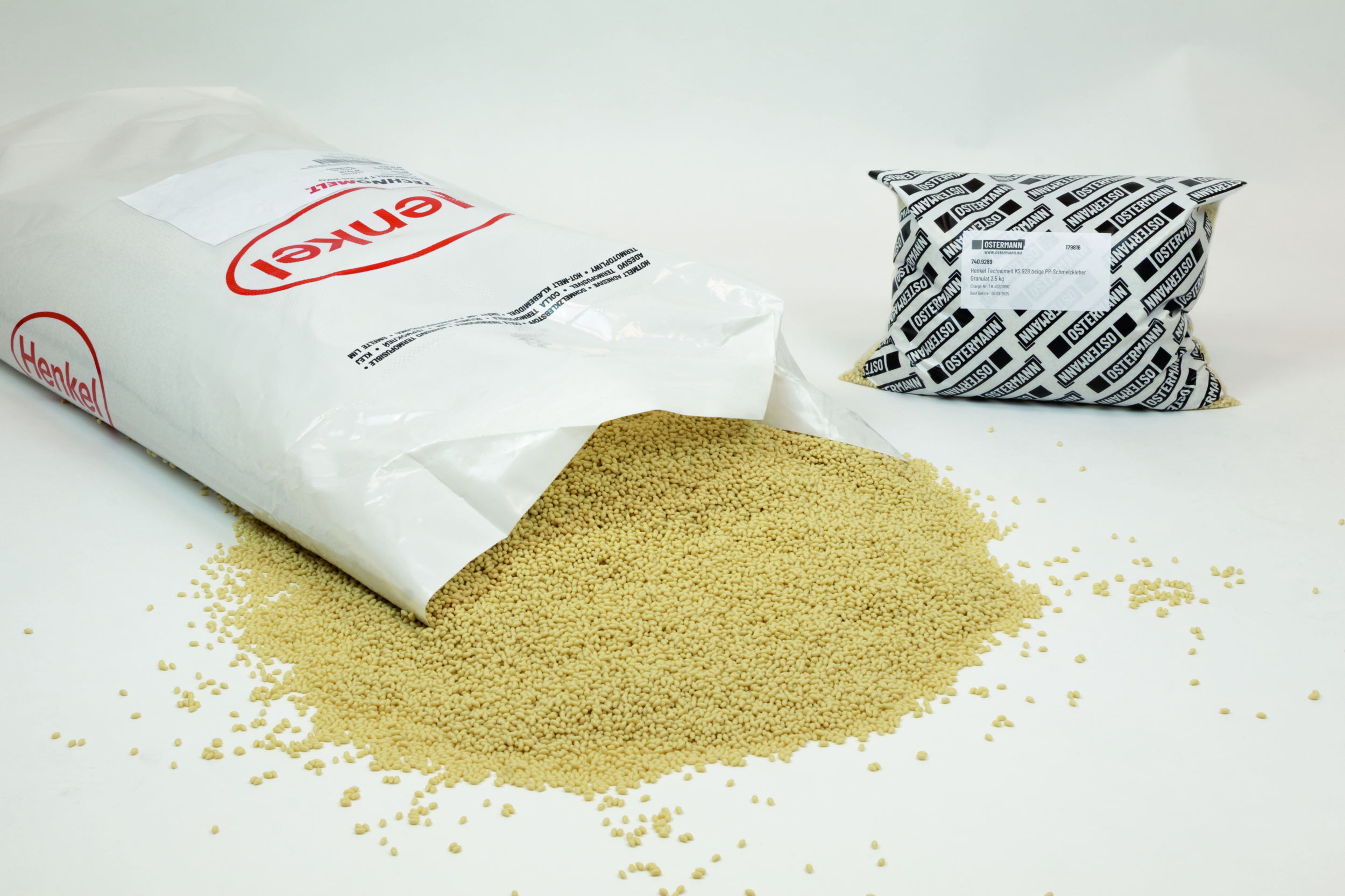 Hitzebeständig, sauber, einfach zu verarbeiten Mit dem Technomelt KS 928 von Henkel liefert Ostermann einen Schmelzkleber für Möbel, die besonders hohen Temperaturen ausgesetzt sind.