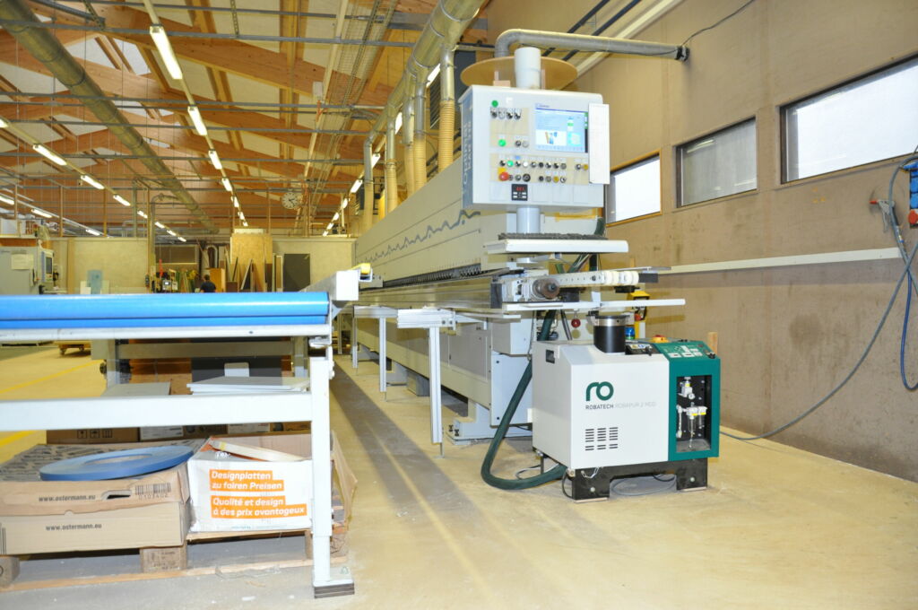 Von der Rolle zur Düse 2 348825 Edgebanding System