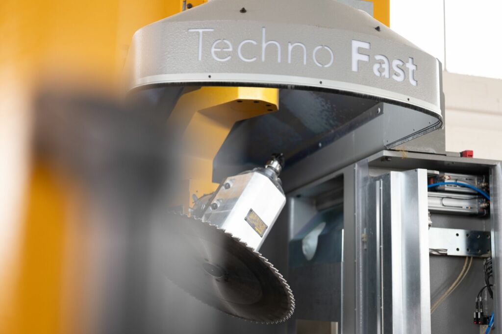 353931 250310 Techno Fast Detail 02