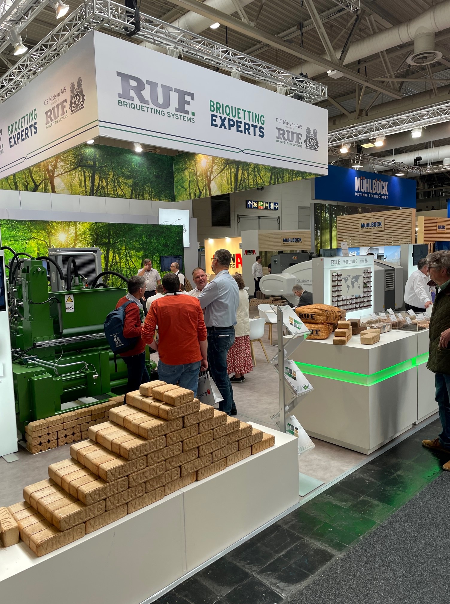 Hydraulische und mechanische Brikettiertechnologien