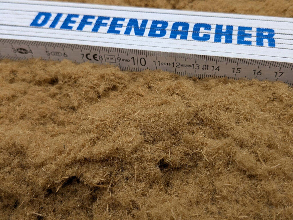 Holzwerkstoffe effizient wiederverwerten 1 Mithilfe der Fiber2Fiber-Technologie aus Faserplattenabfällen zurückgewonnene hochwertige Recyclingfasern
