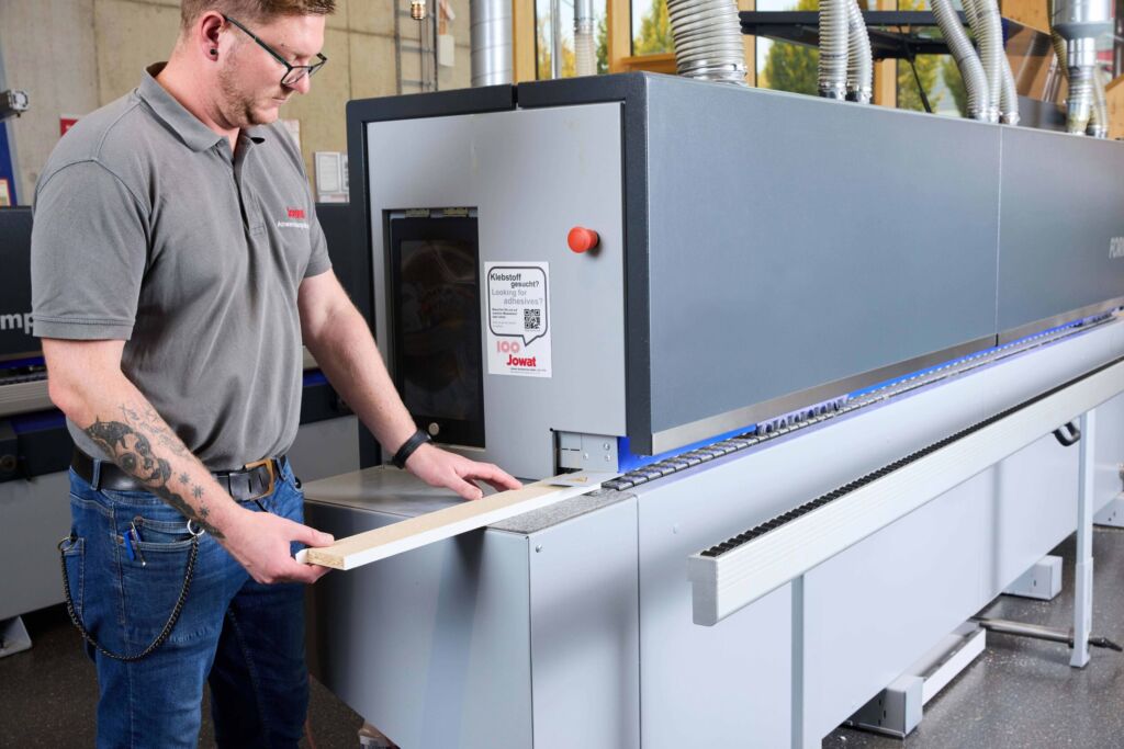 Klebstoffe für ökologische Fertigungsprozesse 1 Individuelle Anforderungen von Bauelementen erfordern entsprechende Klebstoffe.