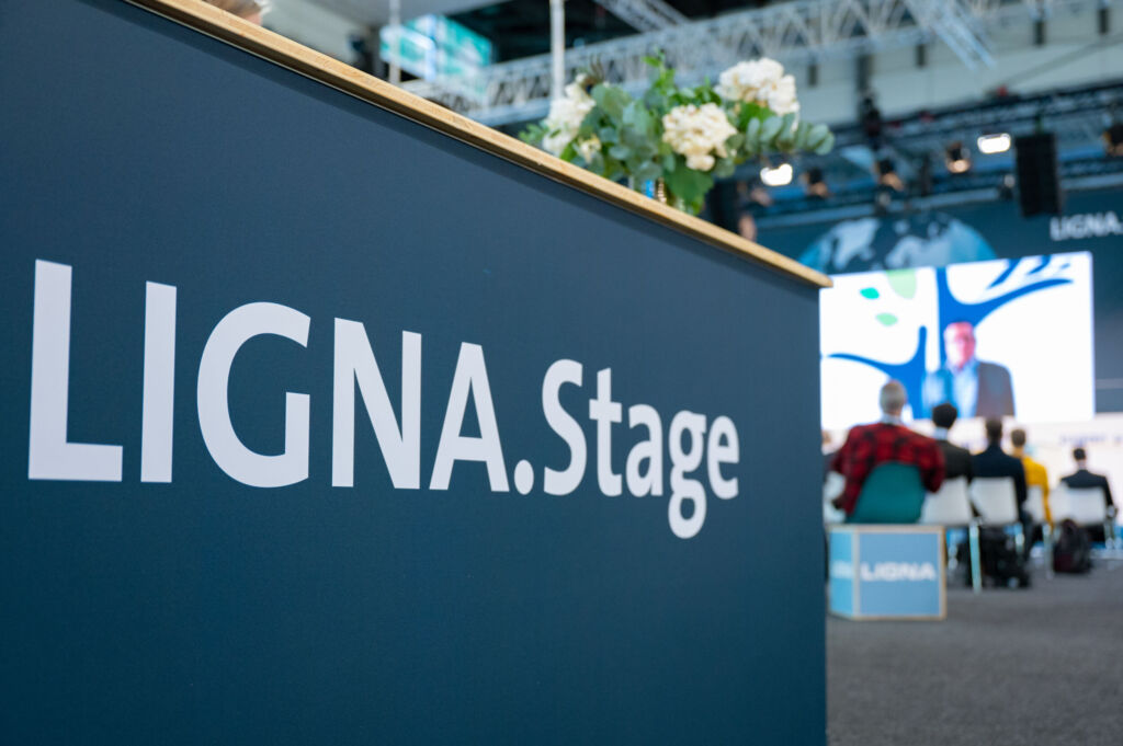 Bühne frei für die Zukunft 1 Auf der Ligna.Stage in Halle 12 finden jeden Tag Vorträge und Diskussionen statt.