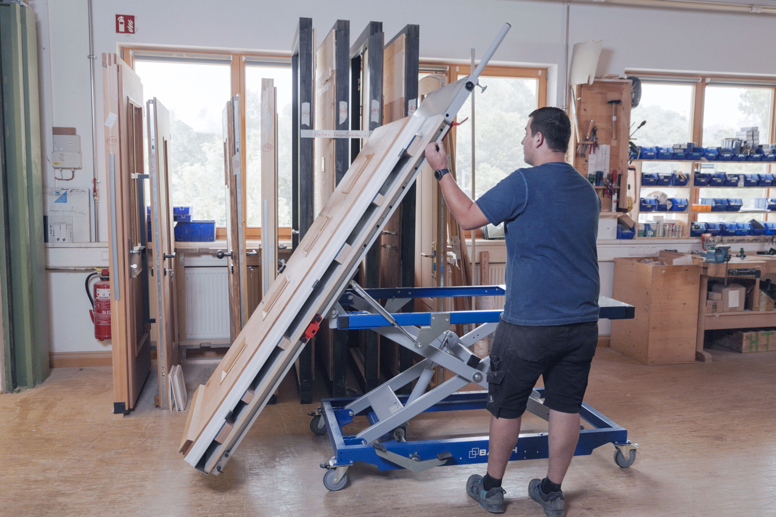 Ergonomie als
Wachstumstreiber Einfach von der Horizontalen in die Vertikale kippen: Mit dem KippLift braucht es bei Dandl dafür nur eine Person.