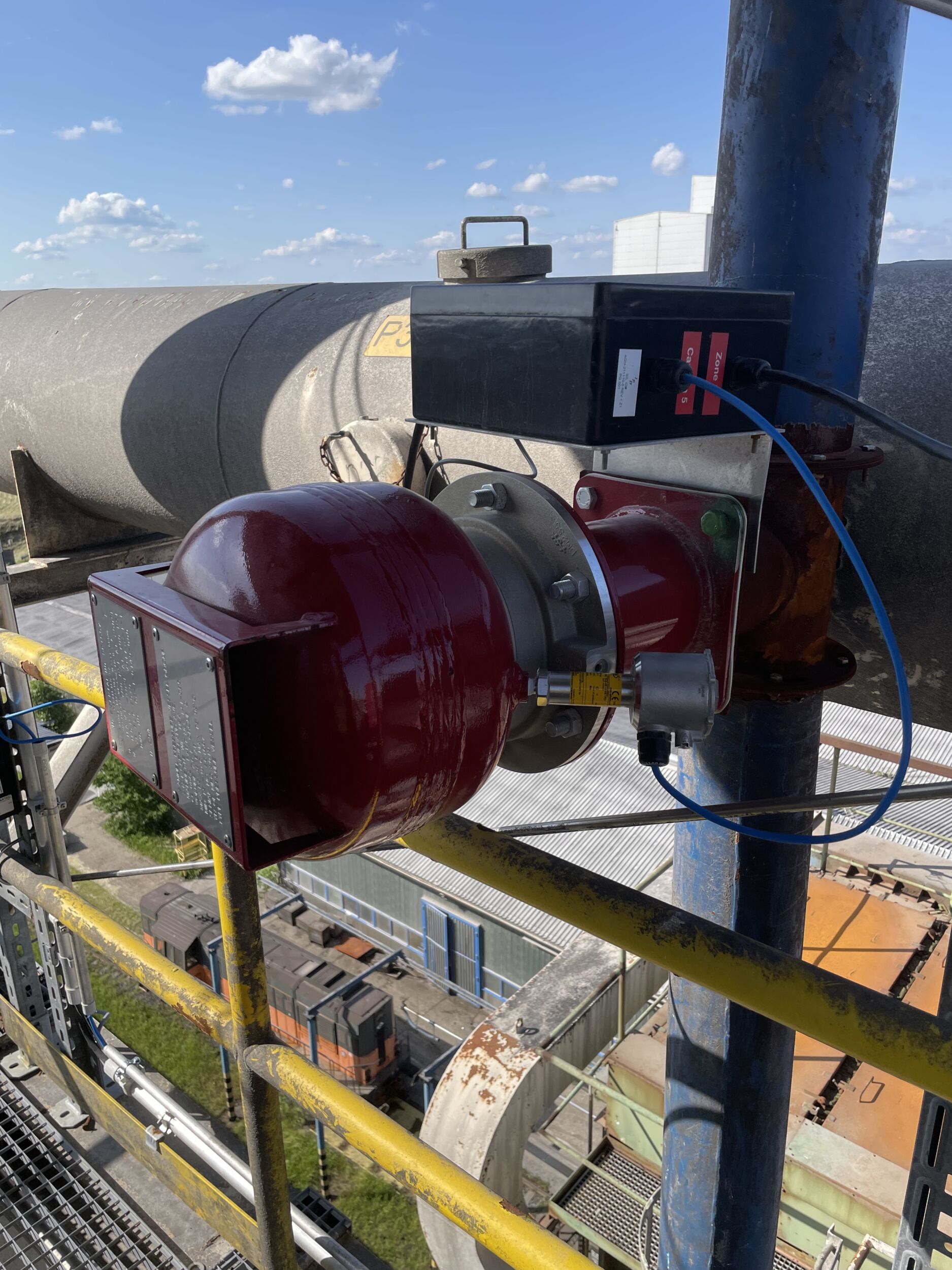 Das IPD-System zur Explosionsunterdrückung treibt das Löschmittel ohne Umweg in den sich entwickelnden Feuerball.