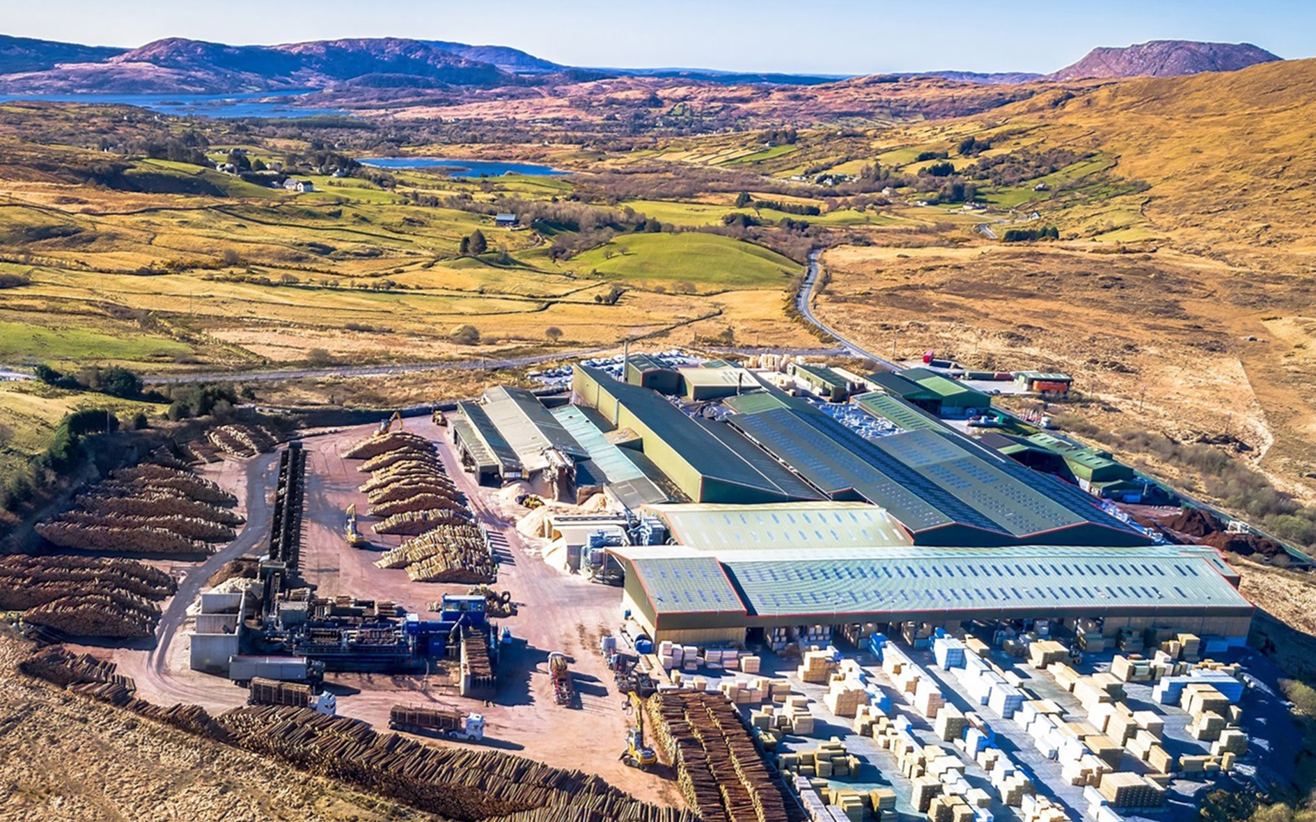 ECC Timber Products hat seinen Hauptsitz im westirischen Corr na Móna und verarbeitet jährlich rund 700.000m³ Holz zu Zäunen, Paletten und Bauholz.