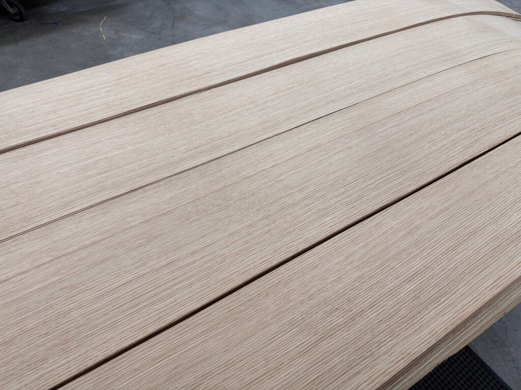 Trends bei Furnierholzarten 1 Eiche: Charakteristische Optik mit attraktiver Maserung.