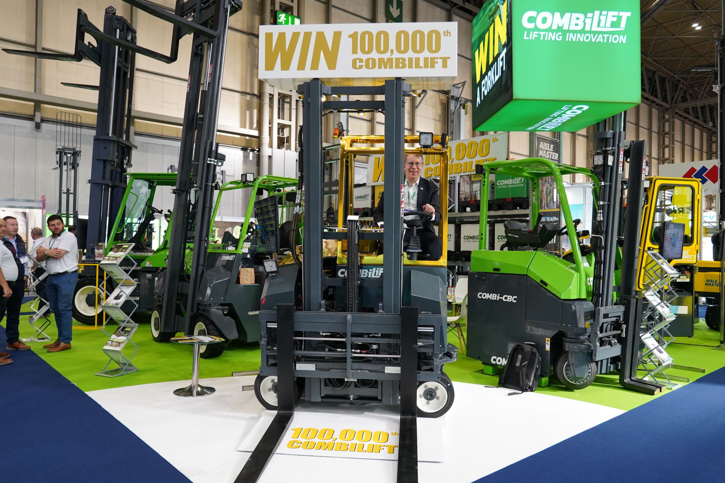 Combilift fertigt 100.000sten Stapler