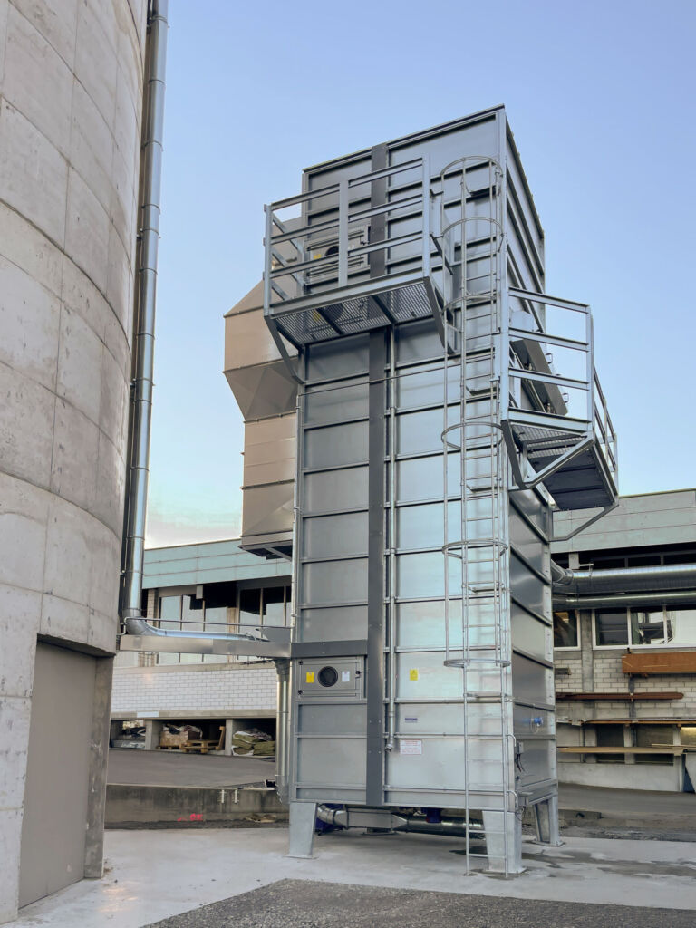  Die neue Filteranlage arbeitet leise, effizient und spart dauerhaft Energie im laufenden Betrieb.