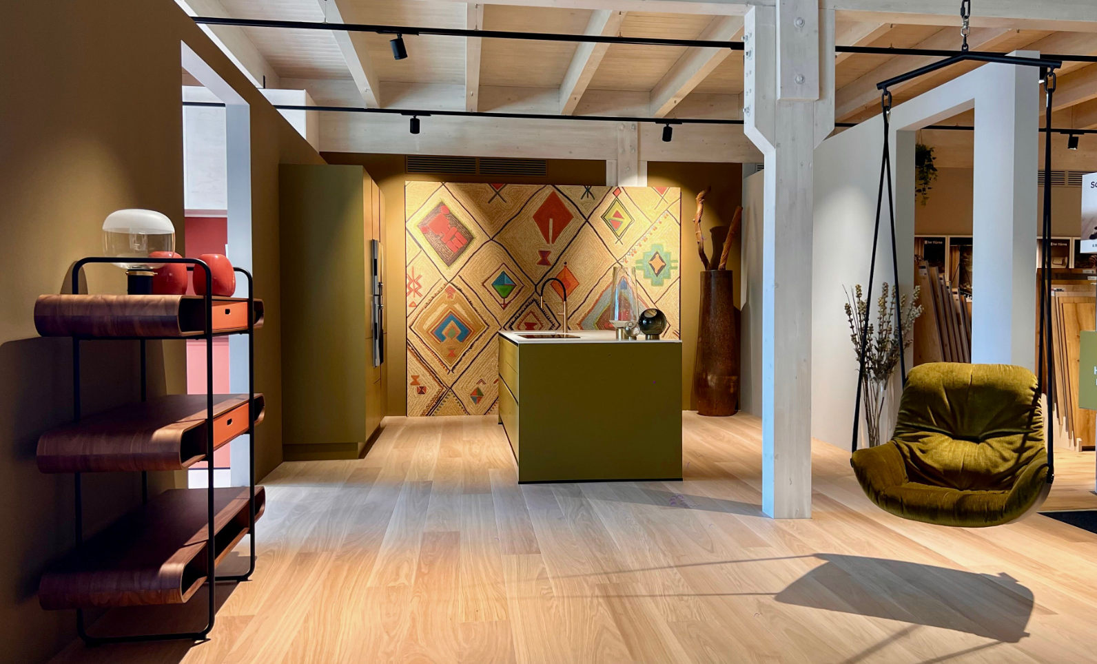 Von 0 auf Kante Individuelle Wohnträume, präzise umgesetzt - mit fugenlosen Kanten durch Raukantex Pro.