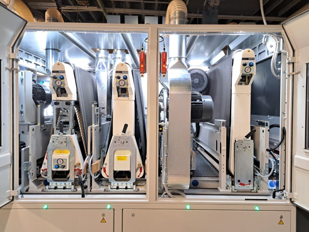 "Die Lösung passt auch in 20 Jahren noch" 2 Kontaktwalze, Queraggregat, Bürste und zwei Längsaggregate:
MFA Impression ist für alle Anforderungen ausgestattet.