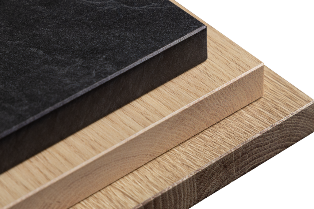 Ink Big 3 Mit der Maschine können Anwender teure Materialien nachbilden, z.B. eine MDF-Platte mit gedruckter Eichenholzmaserung.