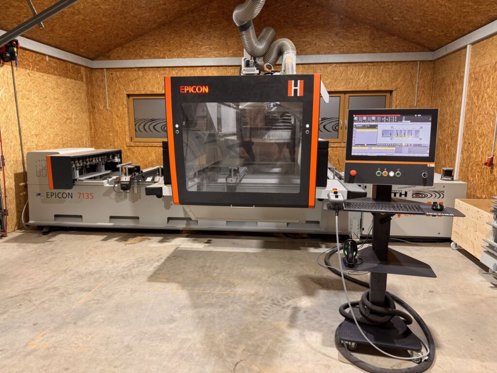 Mehr Präzision auf weniger Raum 2 Das CNC-Bearbeitungszentrum Epicon 7135 SpaceSaver.