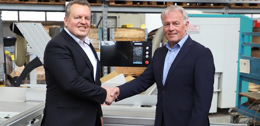 Striebig übernimmt Otto Martin 8 Robert Haas (Geschäftsführer Striebig) und Uwe Schiemann (Geschäftsführer Martin)