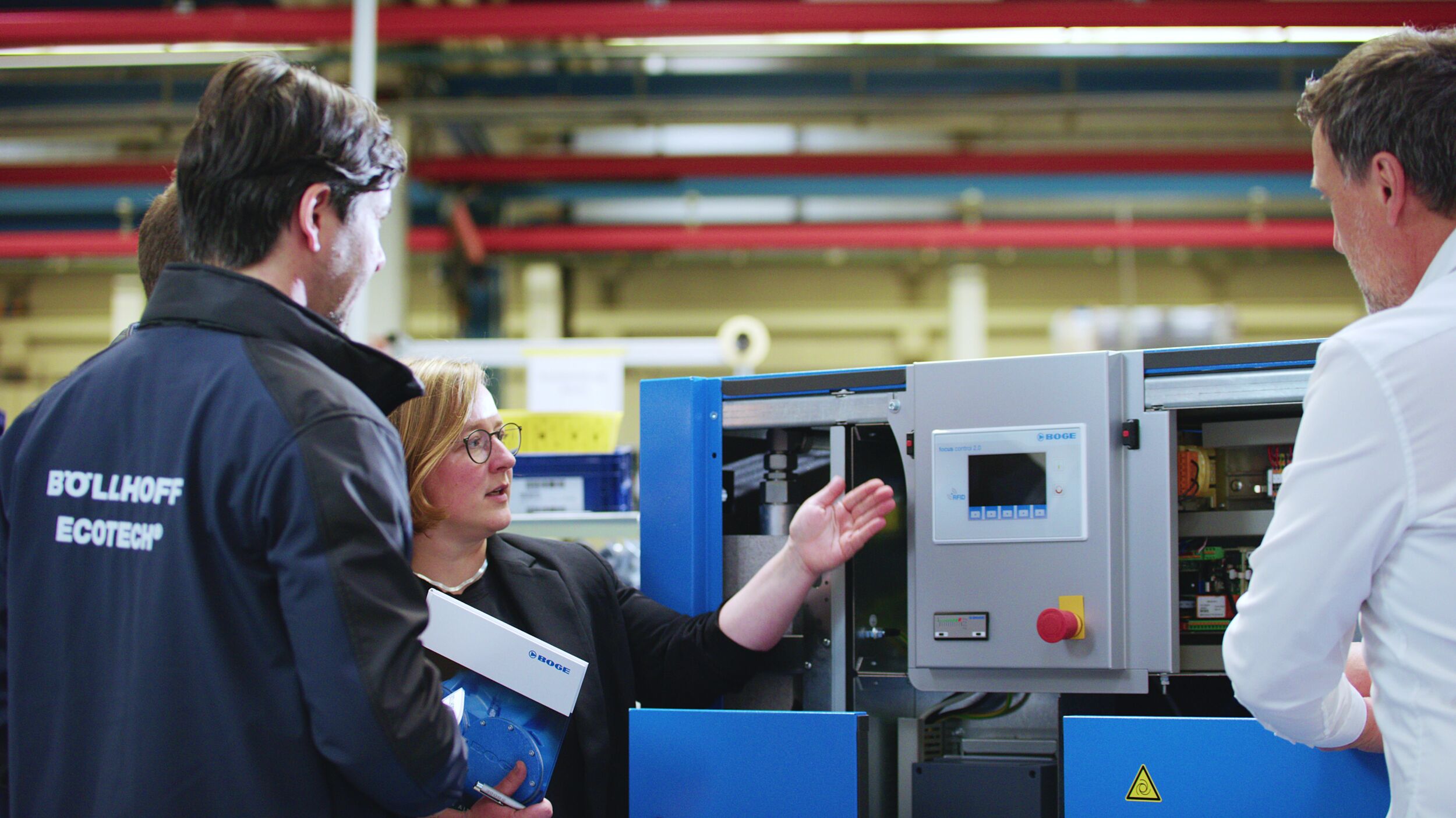 Für die Prozess- und Produktoptimierung bei Boge führte Böllhoff zunächst eine umfangreiche Ist-Analyse durch. In einer Begehung vor Ort begutachtete der Lösungsanbieter für Verbindungstechnik die Schraub- und Montageprozesse in der Fertigung des Druckluftexperten.