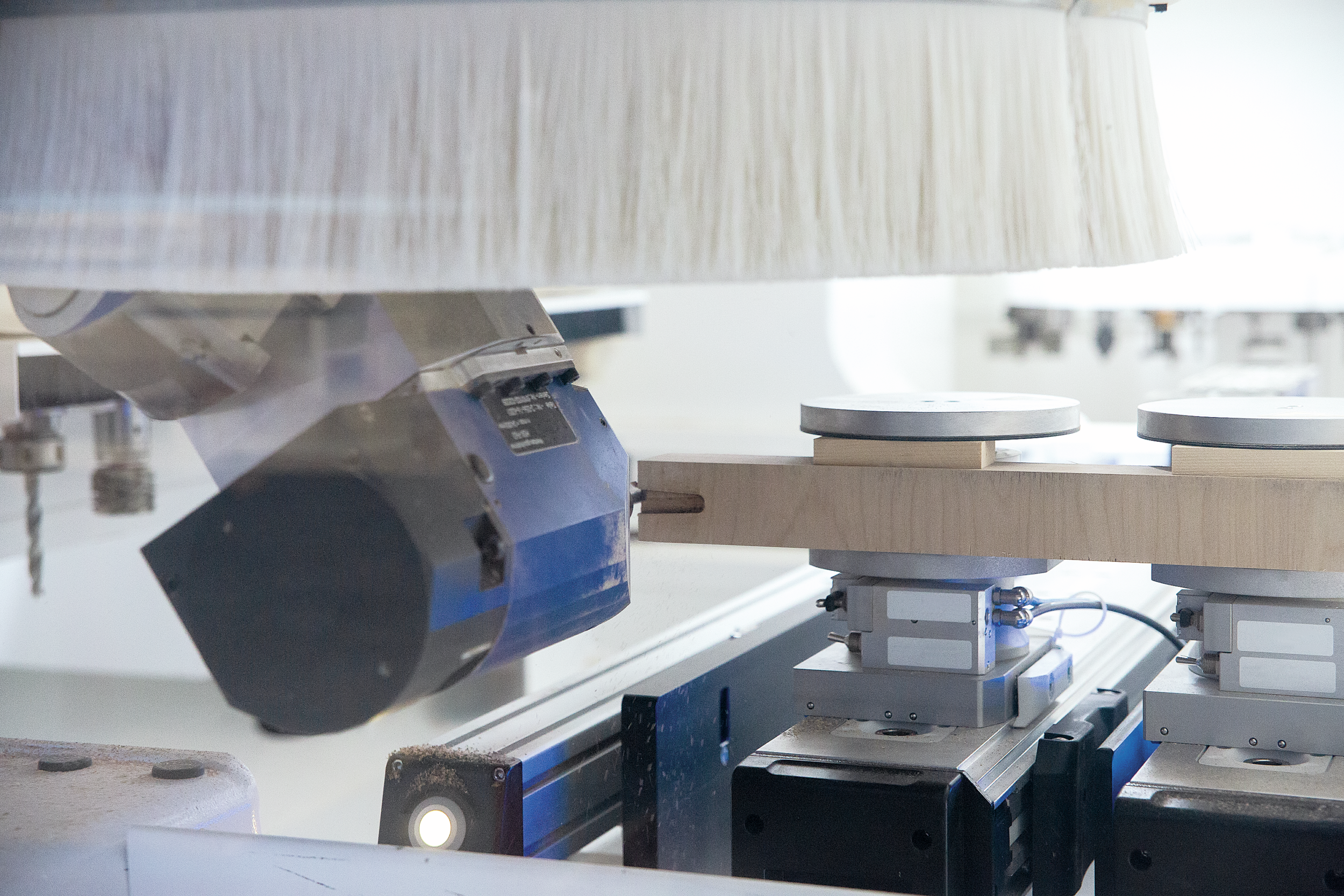 Mit dem Schwalbenschwanz-Fräser von Leuco fertigt die Schreinerei Lang auch den Schwalbenschwanz-Zapfen auf der CNC-Anlage.