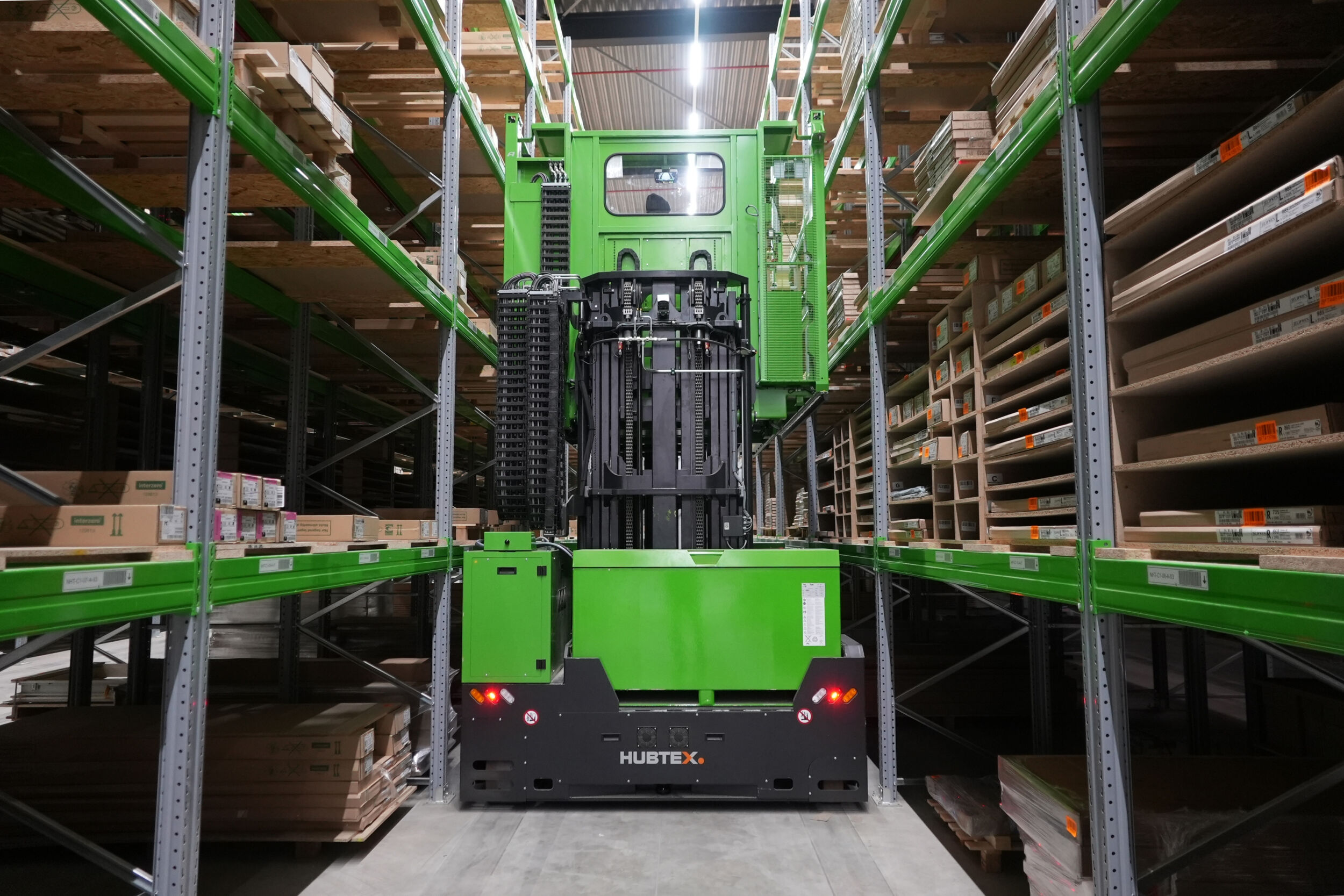 Ob alleine oder zu zweit 36 Bild: Hubtex Maschinenbau GmbH & Co. KG