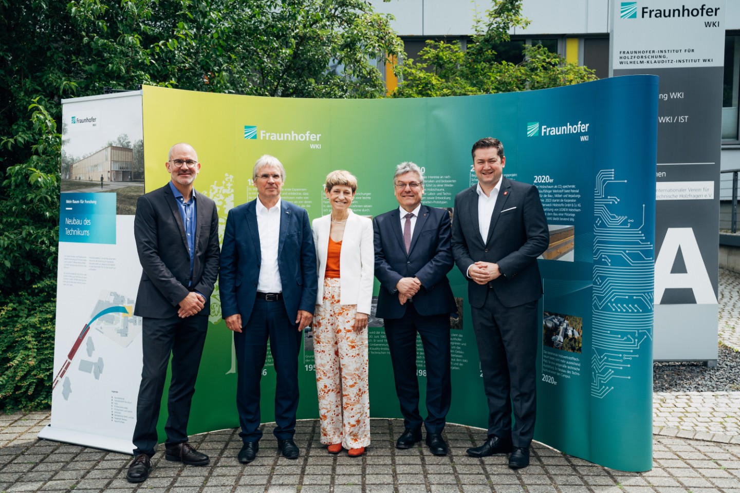 Das 80-jährige Jubiläum des Fraunhofer WKI feierten Prof. Klingner, Prof. Hanselka, Prof. Ittel, Prof. Schachtner sowie Dr. Kornblum.