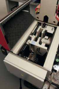 Die massive Bauweise der Maschinen von Hans Koch minimiert Vibrationen.
