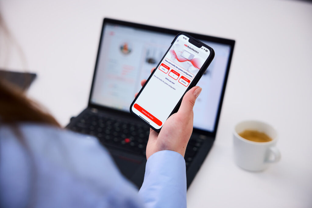Bausteine für eine einfache Roboterprogrammierung 3 Digitale Lernplattformen und mobile Schulungsangebote werden zunehmend wichtiger. Interaktive Lernmodule, Simulationen und Zertifizierungsprogramme ermöglichen es, Robotik-Know-how flexibel und bedarfsgerecht aufzubauen. ABB Robotics adressiert dies mit der Schulungs-App RoboMasters.