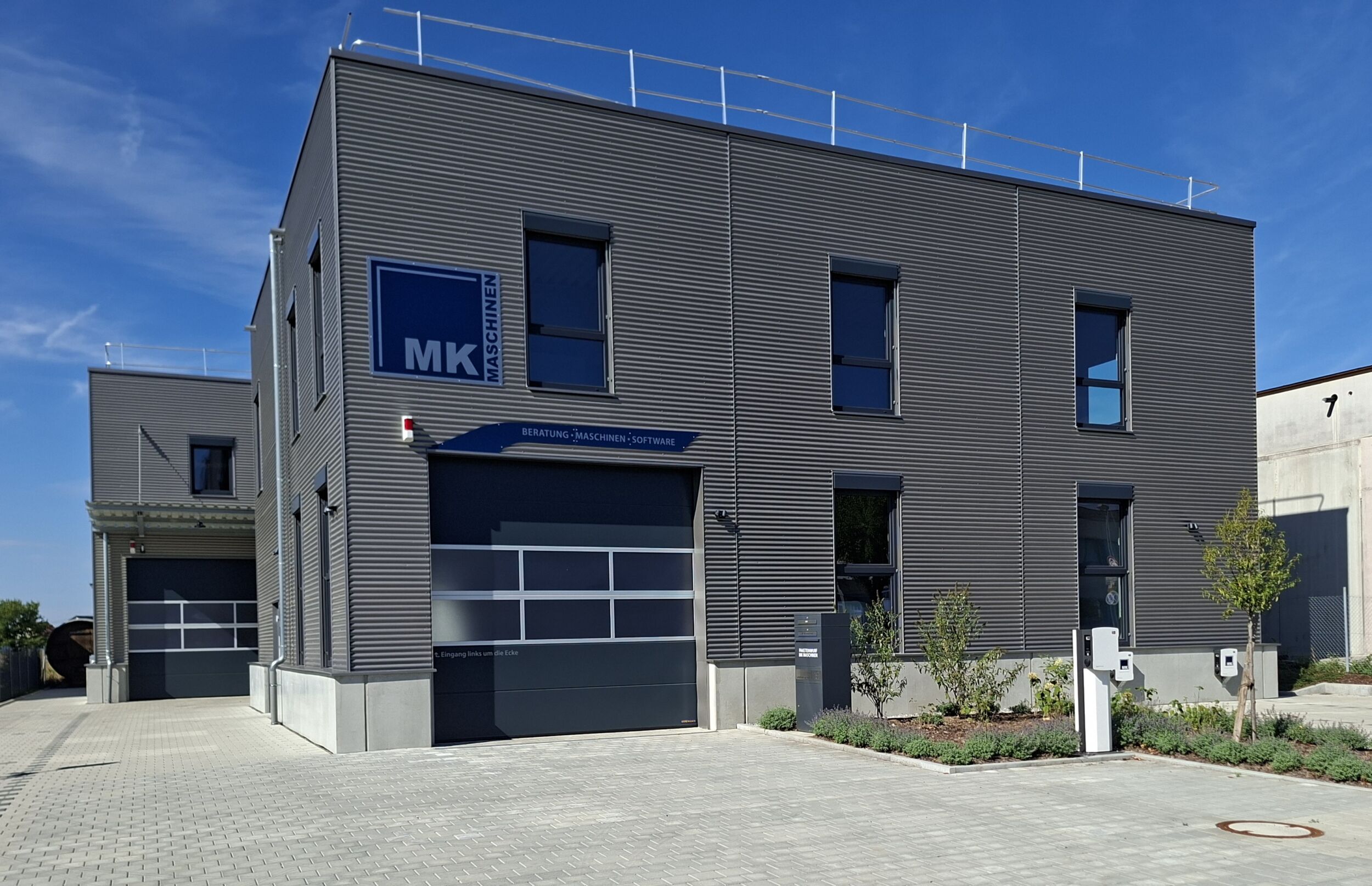 Am 8. und 9. Oktober eröffnet MK Maschinen den neuen Showroom in Reutlingen-Mittelstadt und zeigt die Infinity live.