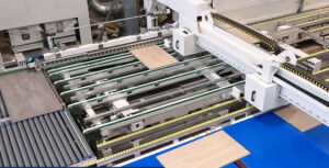 Die Stefani Cell H ermöglicht eine Vorschubgeschwindigkeit von bis zu 30 Metern pro Minute bei bis zu 1.200 Platten pro Schicht.