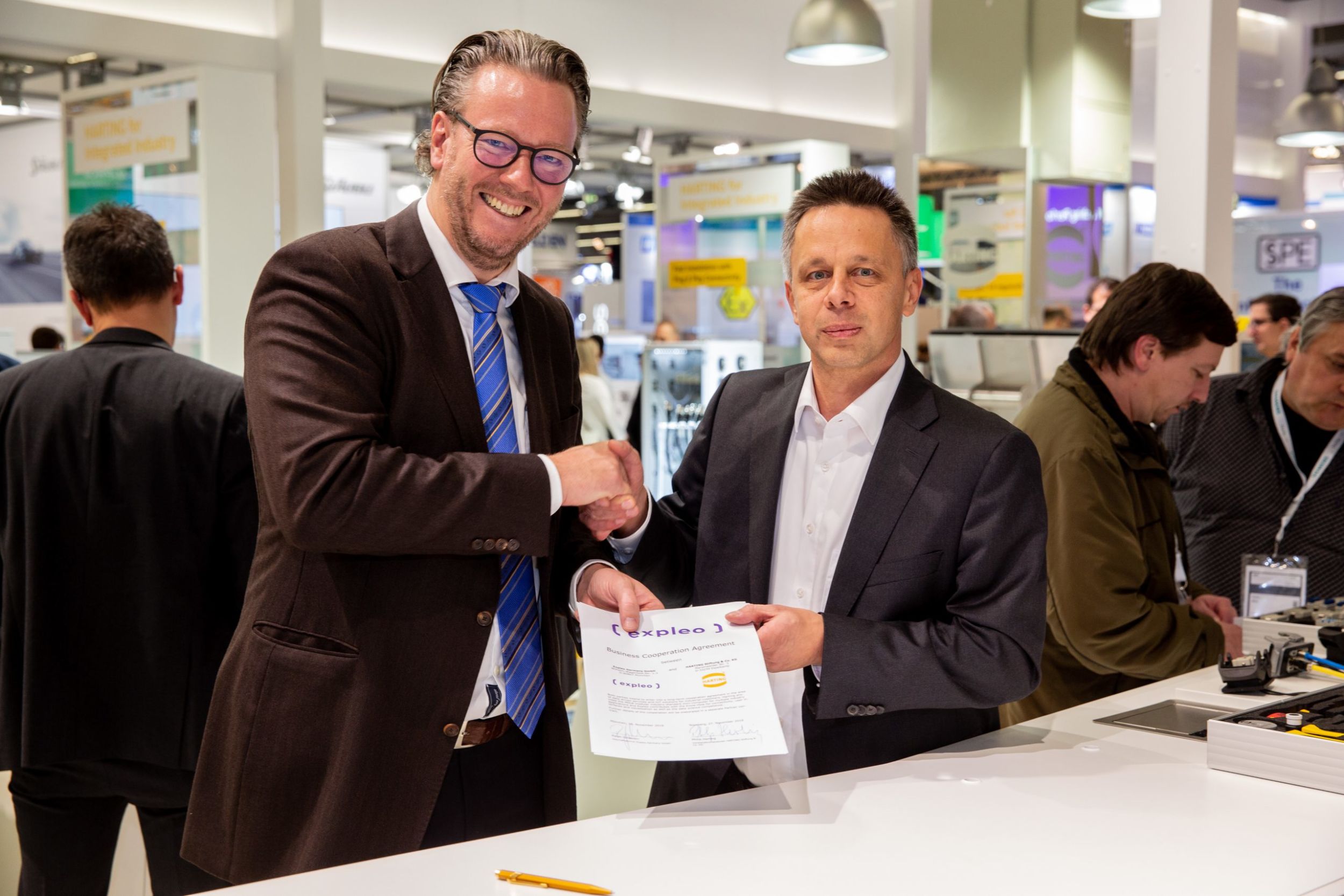 Harting und Expleo Group kooperieren für IoT-Lösungen