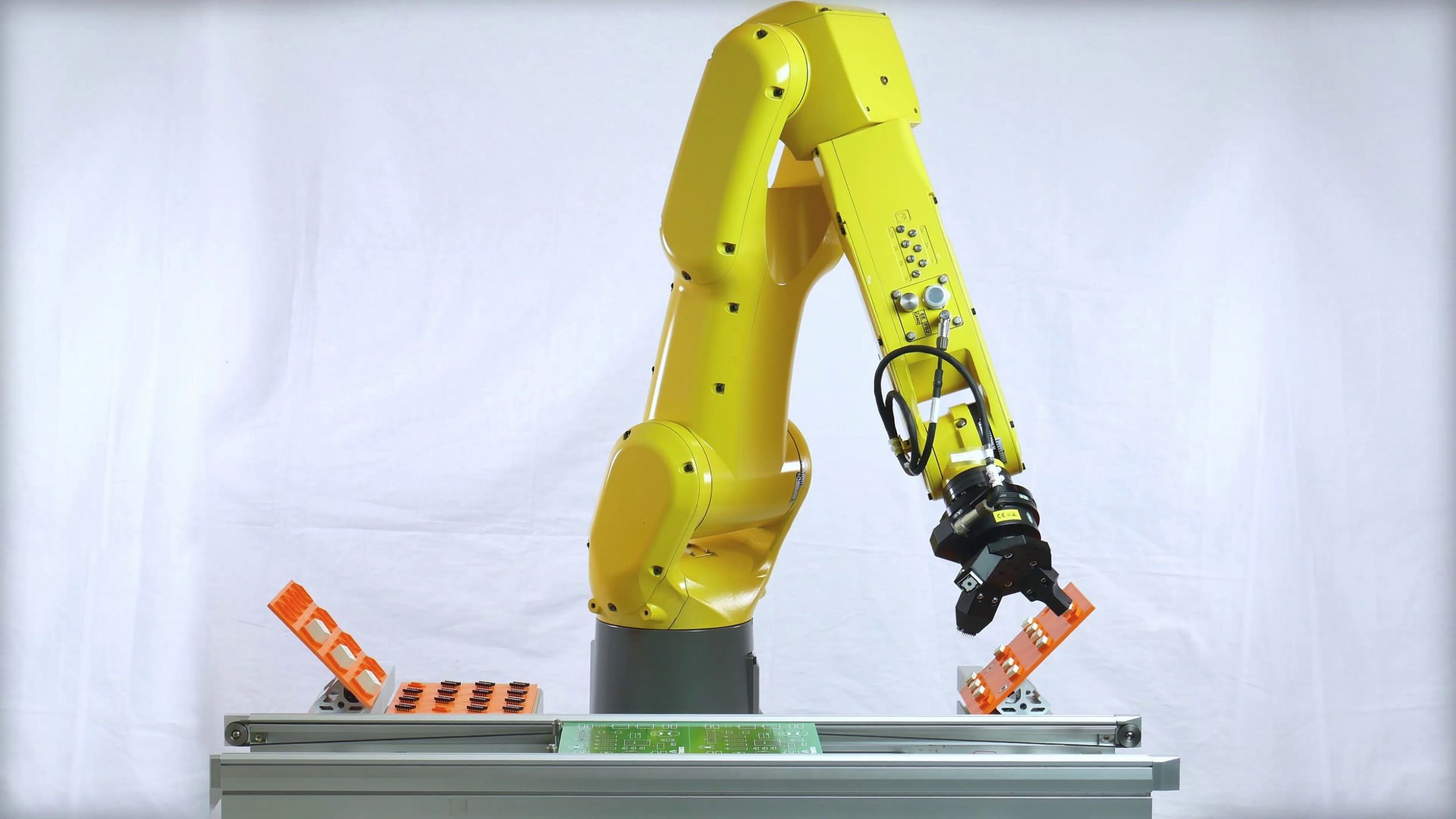 Forschungsprojekt für die KI-basierte Roboterkalibrierung