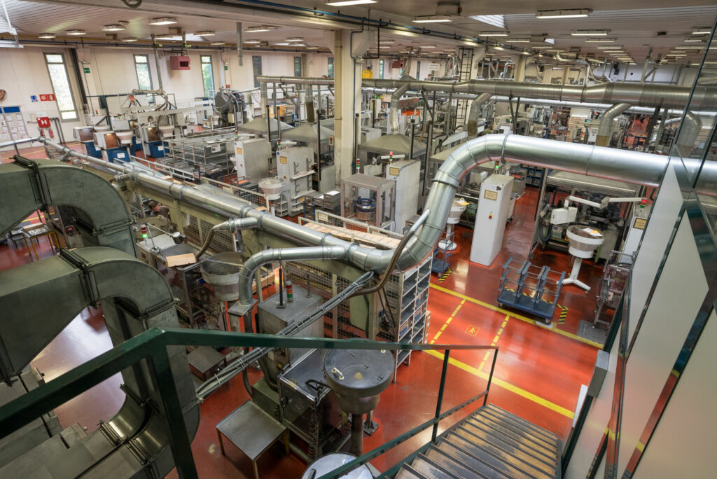 Kolektor manufacturing shop floor