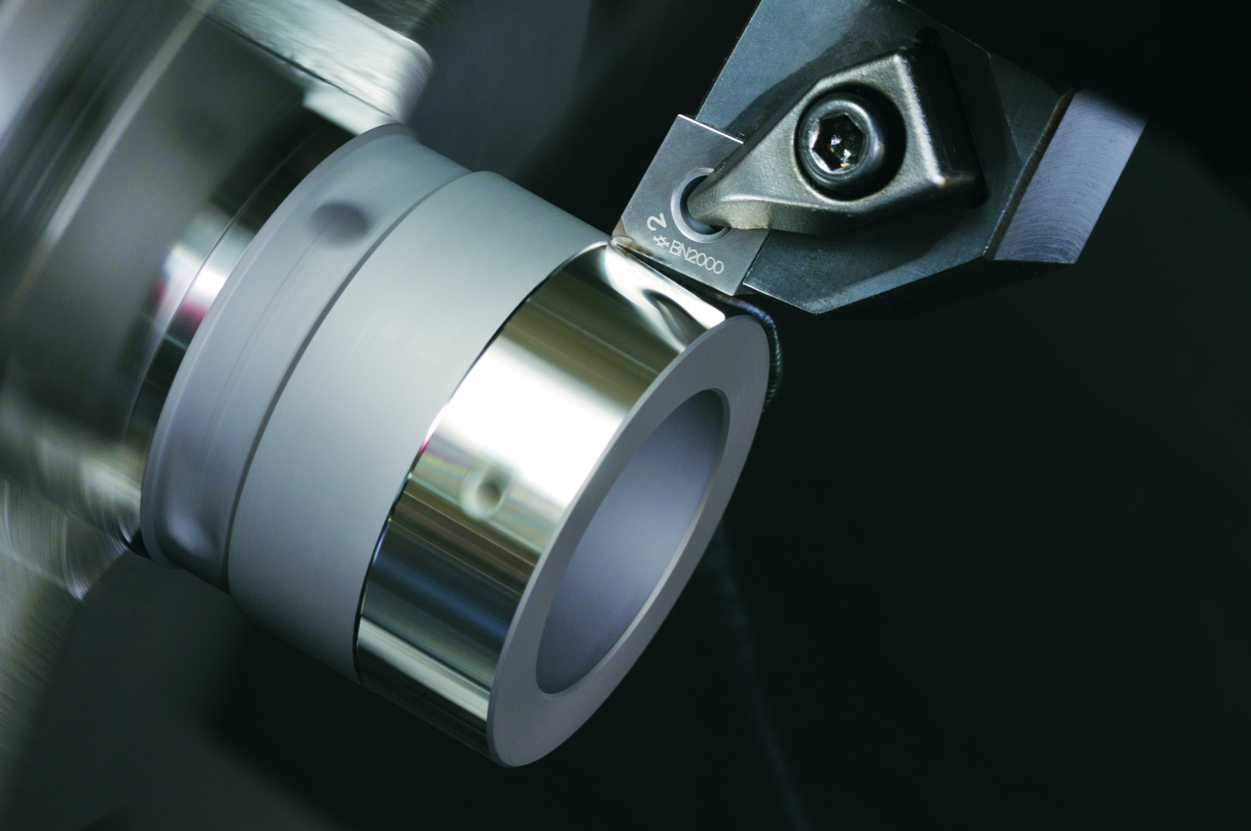 Anwendung einer binderlosen CBN-Platte von Sumitomo.