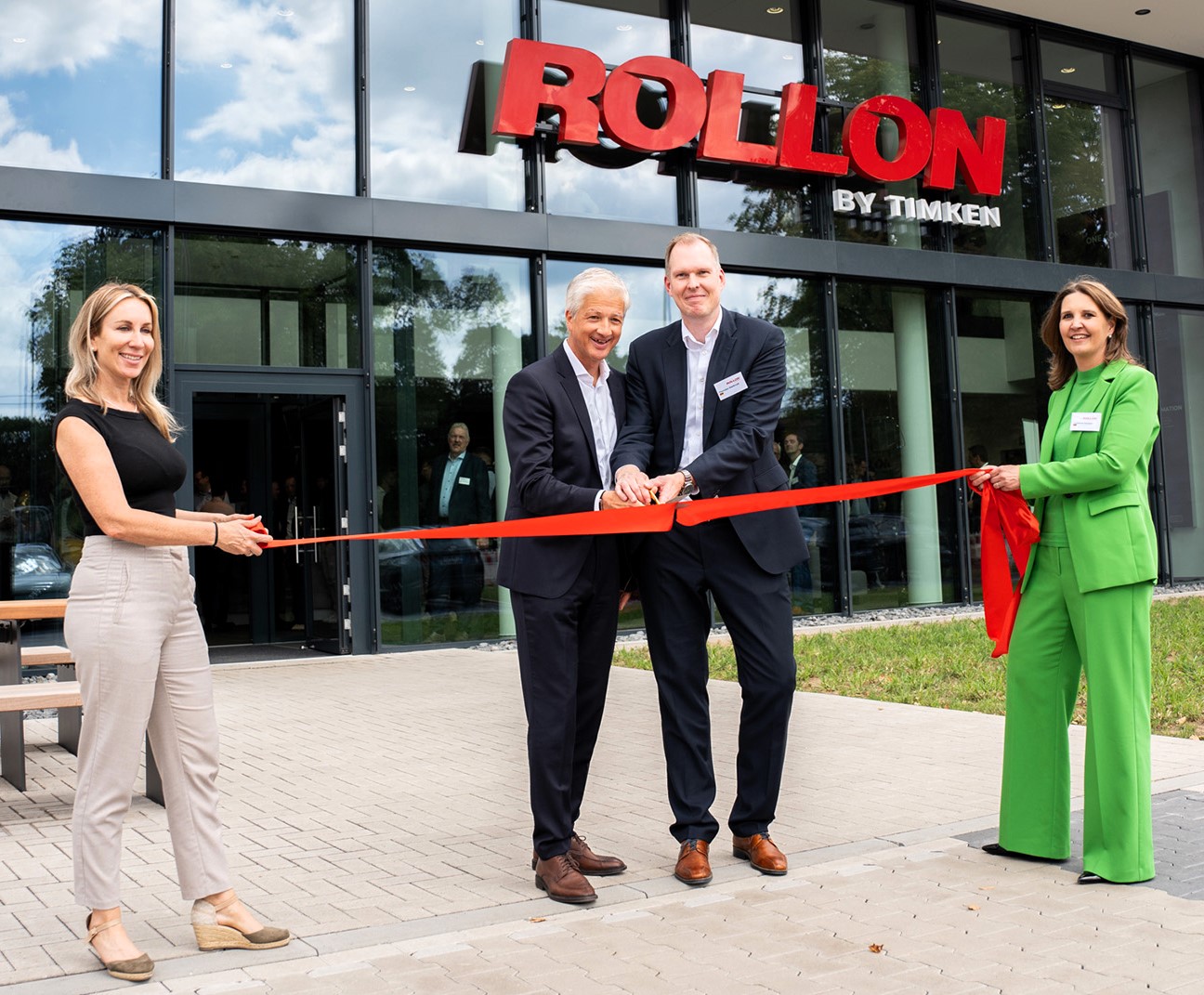 Rollon Eroeffnung Gebaeude Rotes Band rgb